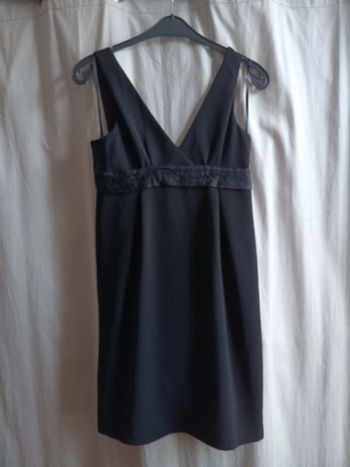Jolie robe noire femme 40 briefing