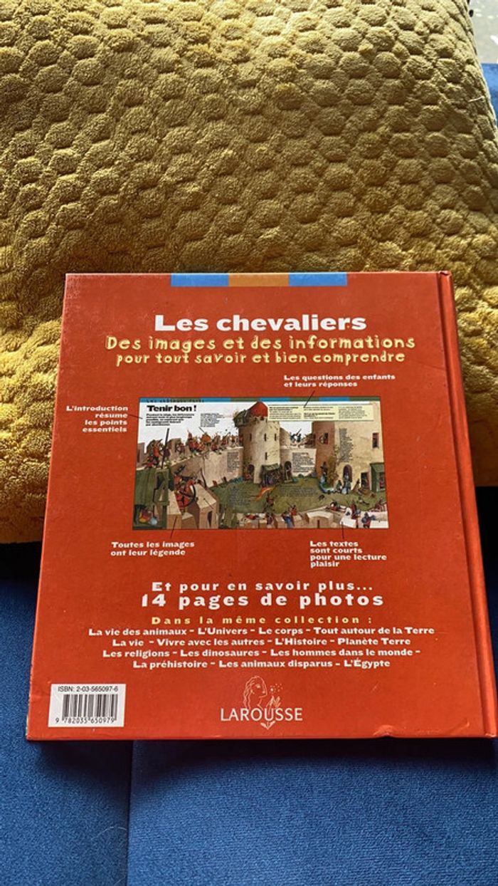 Livre Larousse Les chevaliers - photo numéro 2