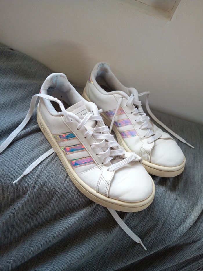 Baskets adidas taille 38 2/3 coloris blanc