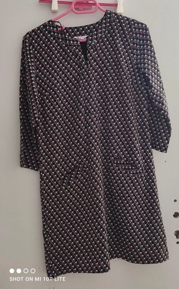 Robe noire et rouge U collection