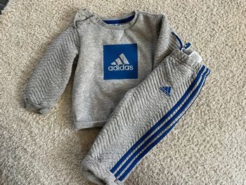 Jogging gris taille 9-12 mois marque Adidas
