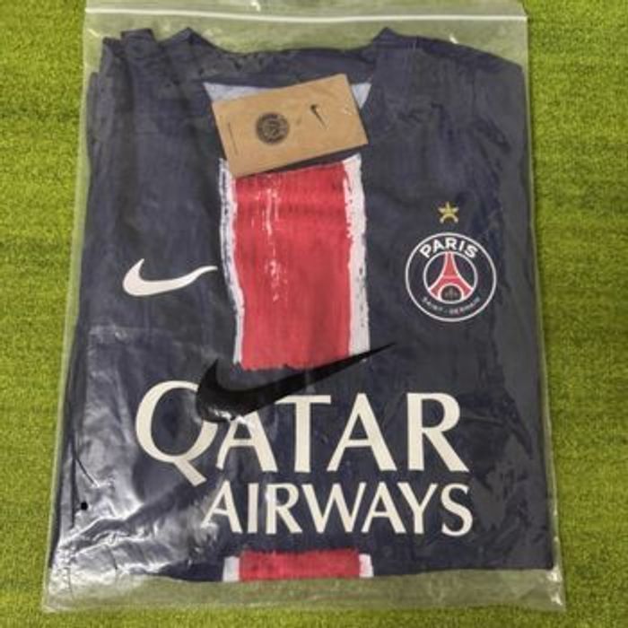 Maillot de foot PSG avec étoile ligue des champions