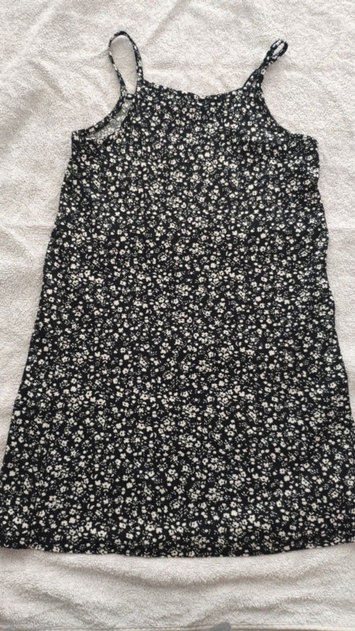 Robe Kiabi fleurs noir et blanc 8 ans