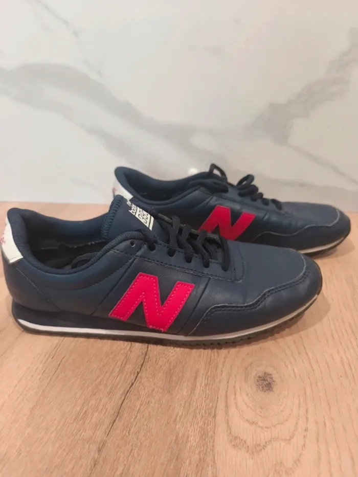 Baskets New Balance 395 bleu marine & logo rose – Pointure 38 - photo numéro 2