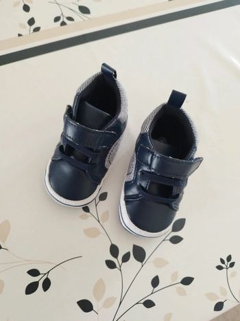 Chaussure bébé neuves