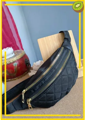 Le Sac Banane Matelassé Noir à Fermetures Dorées