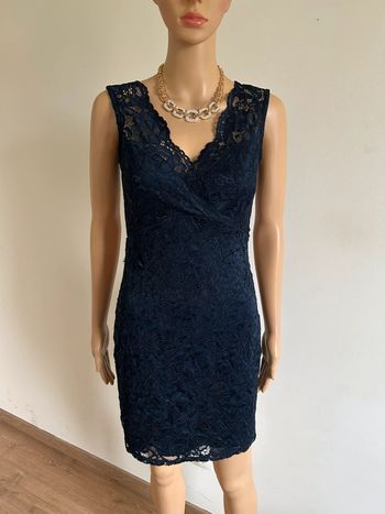 Robe bleue marine en dentelle sans manches Morgan taille 34 jamais portée