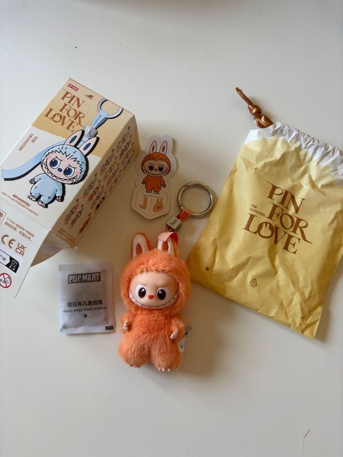 PopMart Labubu The Monsters Pin For Love « J »