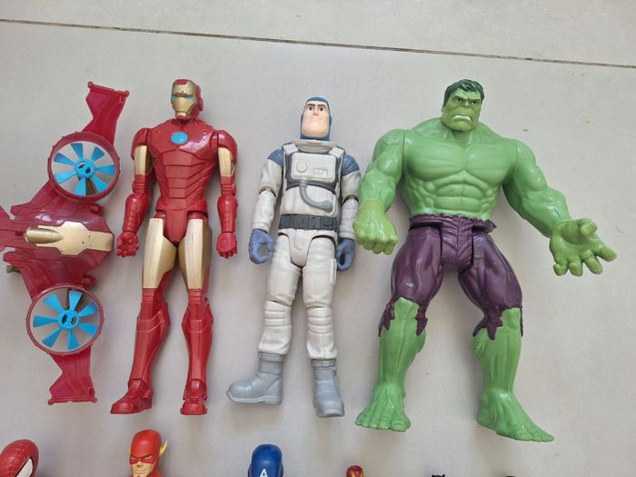 Lot 13 figurines avengers marvet et disney - photo numéro 4