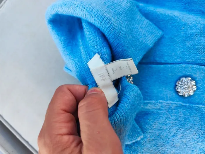 Pull boutons strass - photo numéro 7