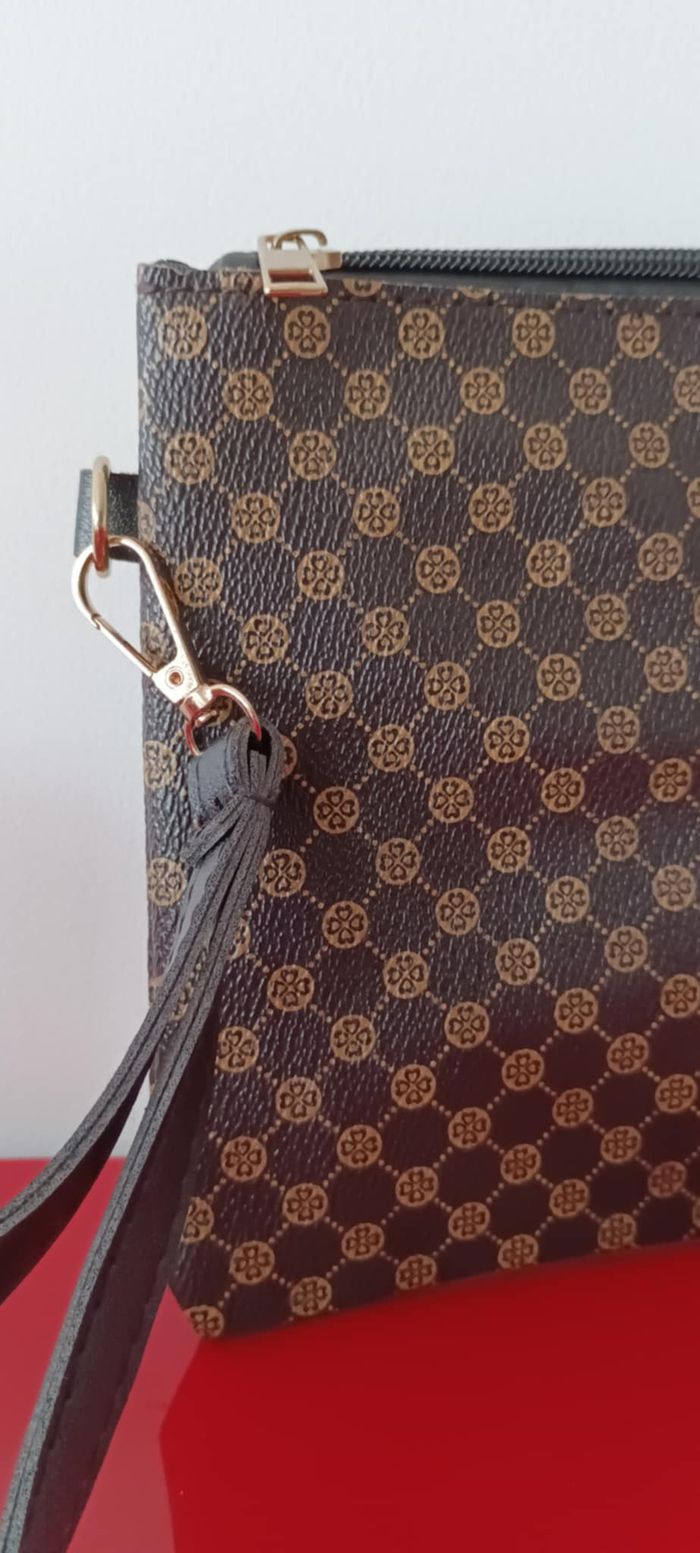 Pochette imprimée avec cordon de poignet - photo numéro 4
