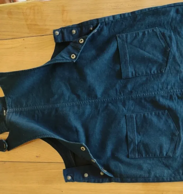 Vend robe en jean à bretelles de taille 42 - photo numéro 4