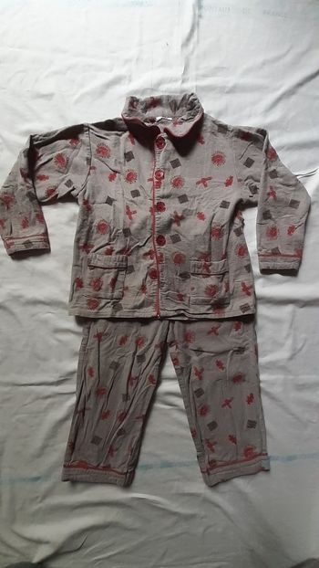 Pyjama 2 pièces gris motif rouges et noirs