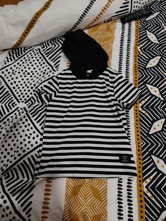 T-shirt à capuche
