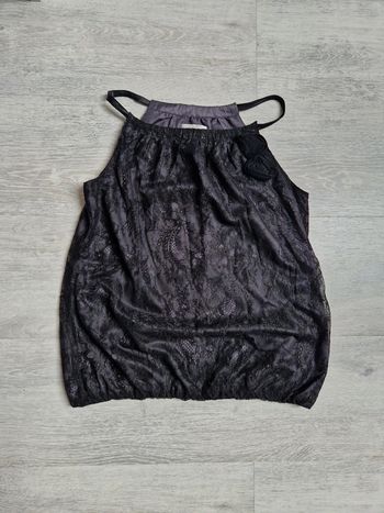 Top promod neuf dentelle et fleurs étiquette de taille coupée mais convient à un XS