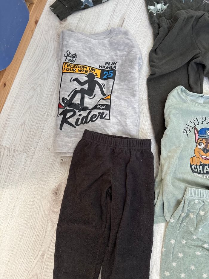 Lot pyjamas velours garçon 6 ans - photo numéro 2