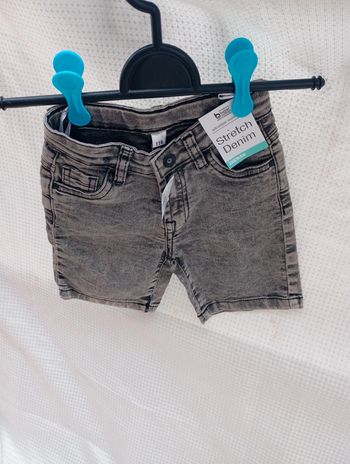 Short neuf