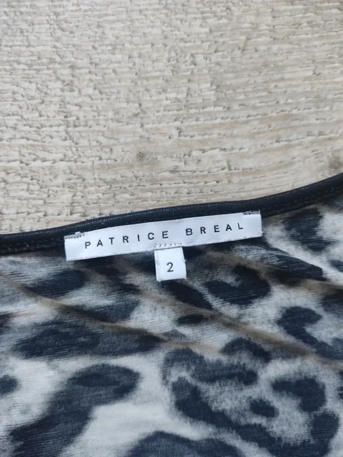 Blouse manches courtes motif léopard noir gris blanc taille 40 Patrice Breal - photo numéro 8