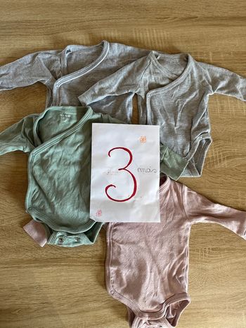Lot 4 bodies manches longues Kiabi