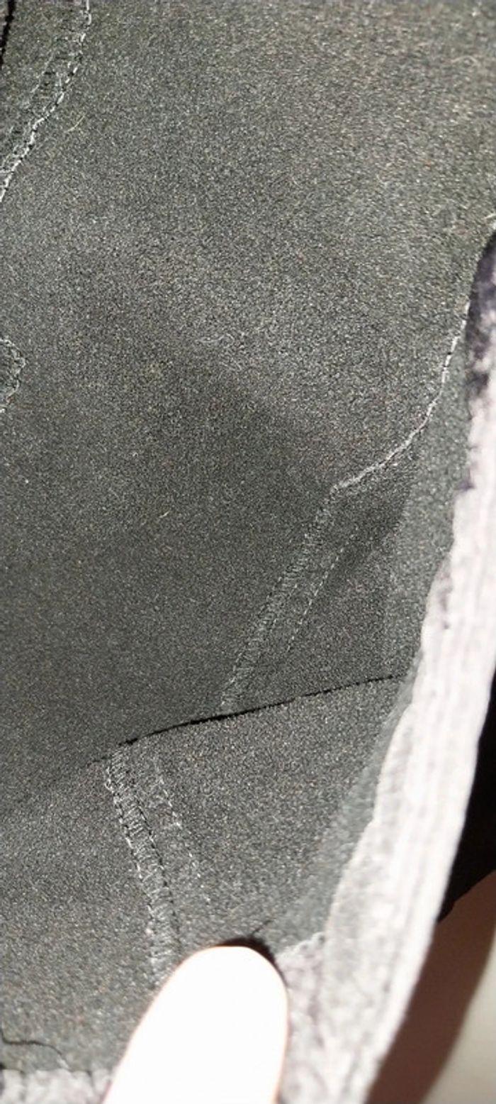 Manteau / Blouson noir intérieur polaire état neuf Taille 2 ans - photo numéro 9