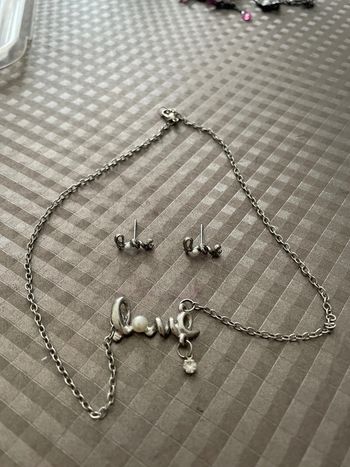 Ensemble collier et boucles d’oreilles Love