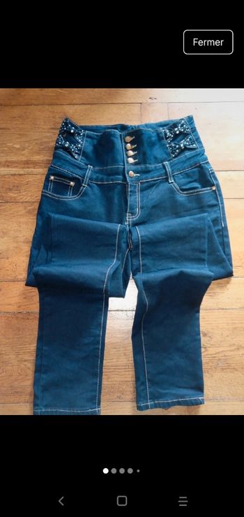 Pantalon Jeans, neuf avec strass taille M en 40/42