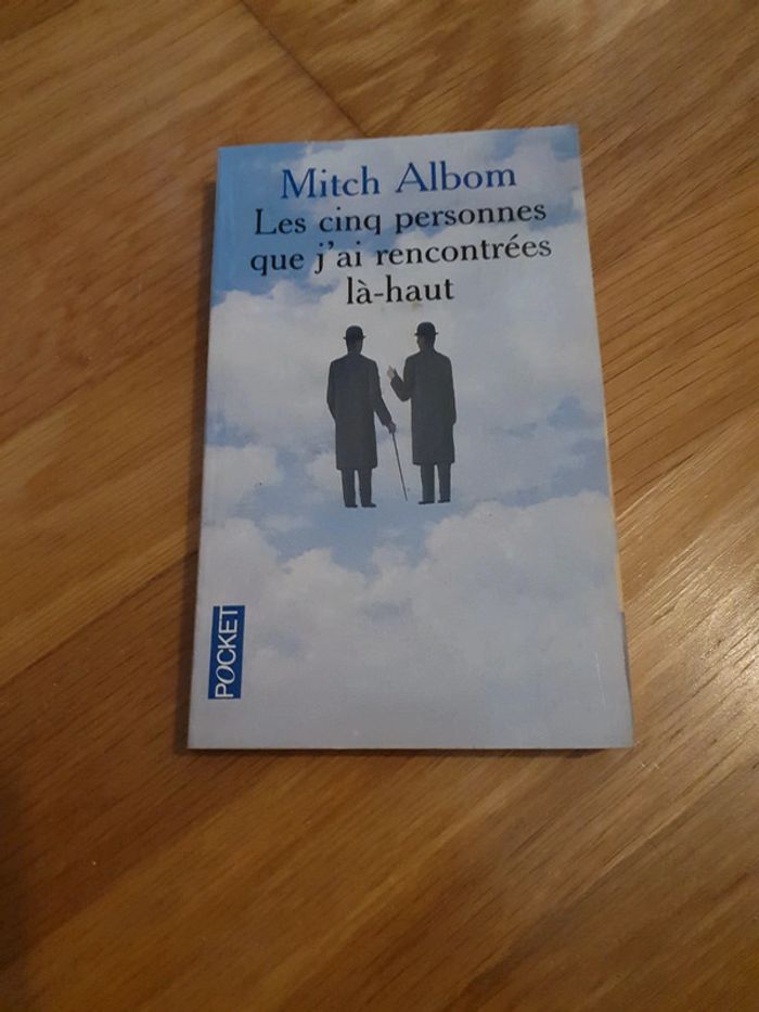 Livre les cinq personnes que j'ai rencontré la haut
