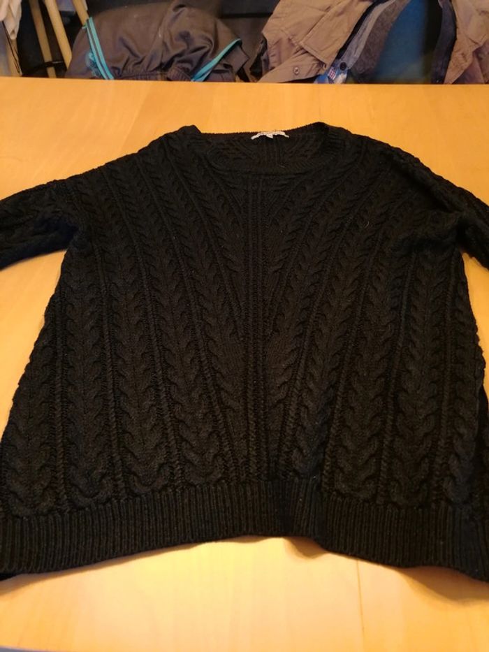 Pull noir U - photo numéro 2