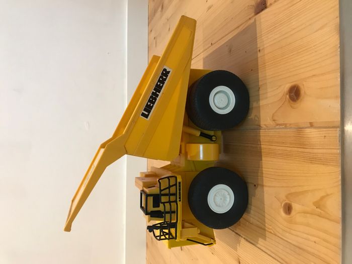 Camion de chantier à benne Liebherr - photo numéro 3