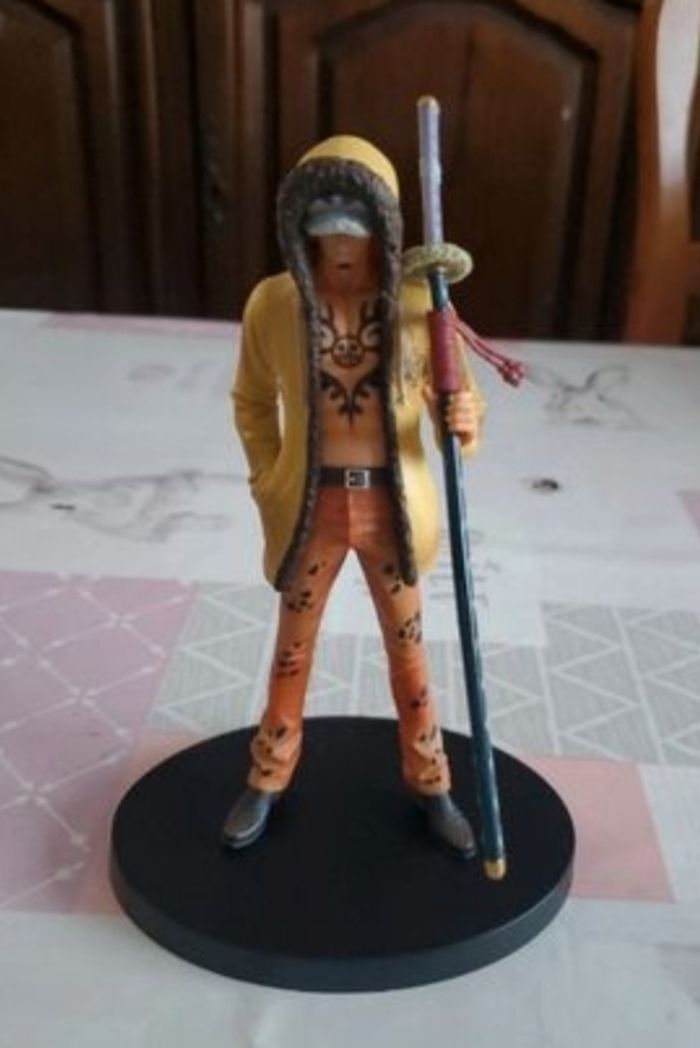 Figurine one piece trafalga law officielle - photo numéro 7