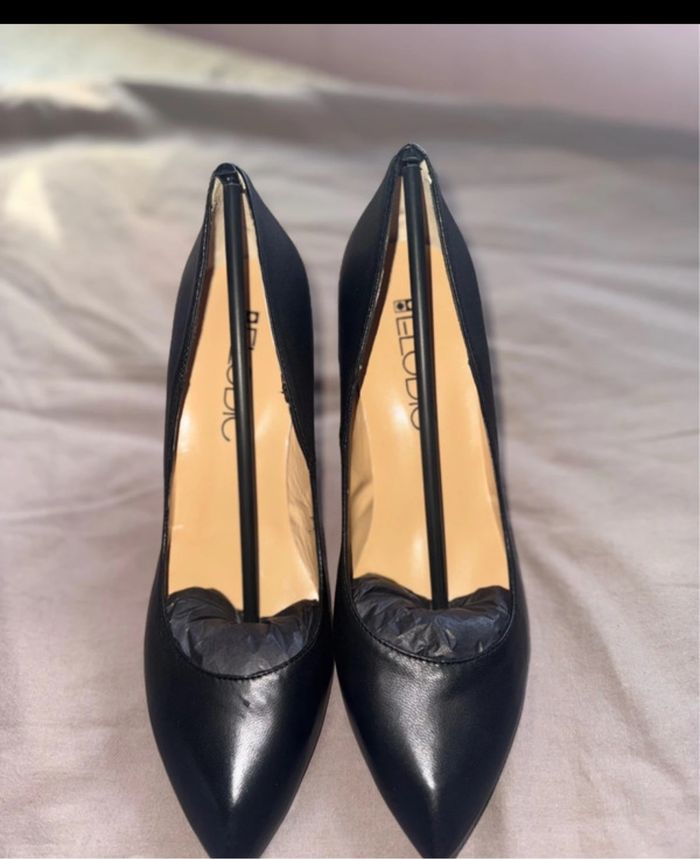 Escarpins noirs neufs avec boîte – Taille 39
