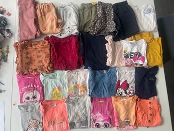 Lot 25 vêtements fille 6 ans 