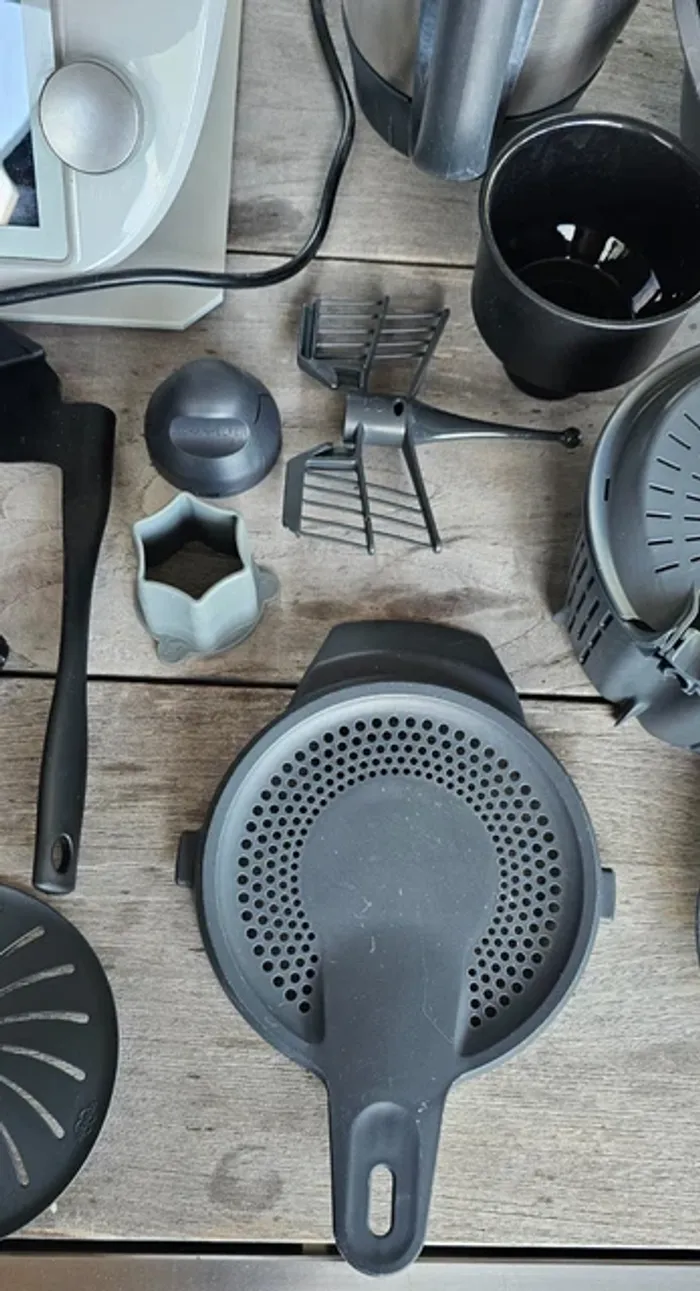 Thermomix TM6 blanc avec accessoires le tout en parfait état - photo numéro 4