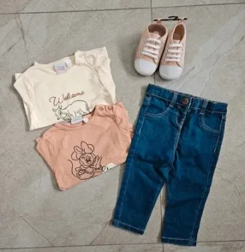Lot jeans, pulls fins, chaussures - Disney baby/Kiabi - Taille 9 mois