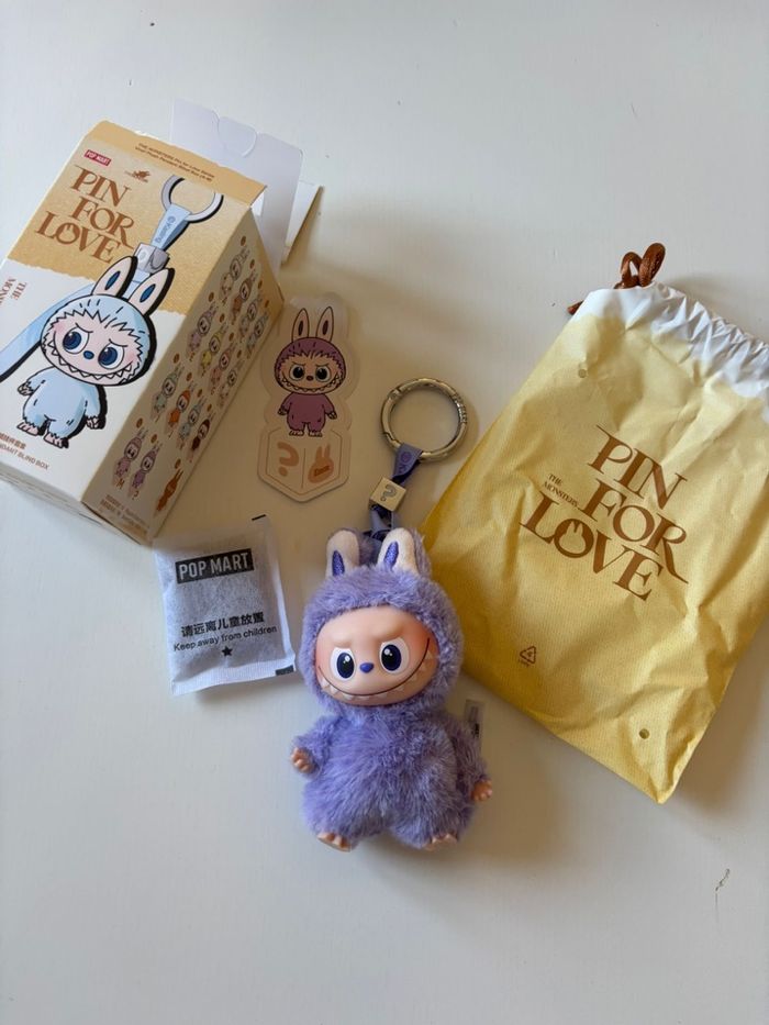PopMart Labubu The Monsters Pin For Love « ? »