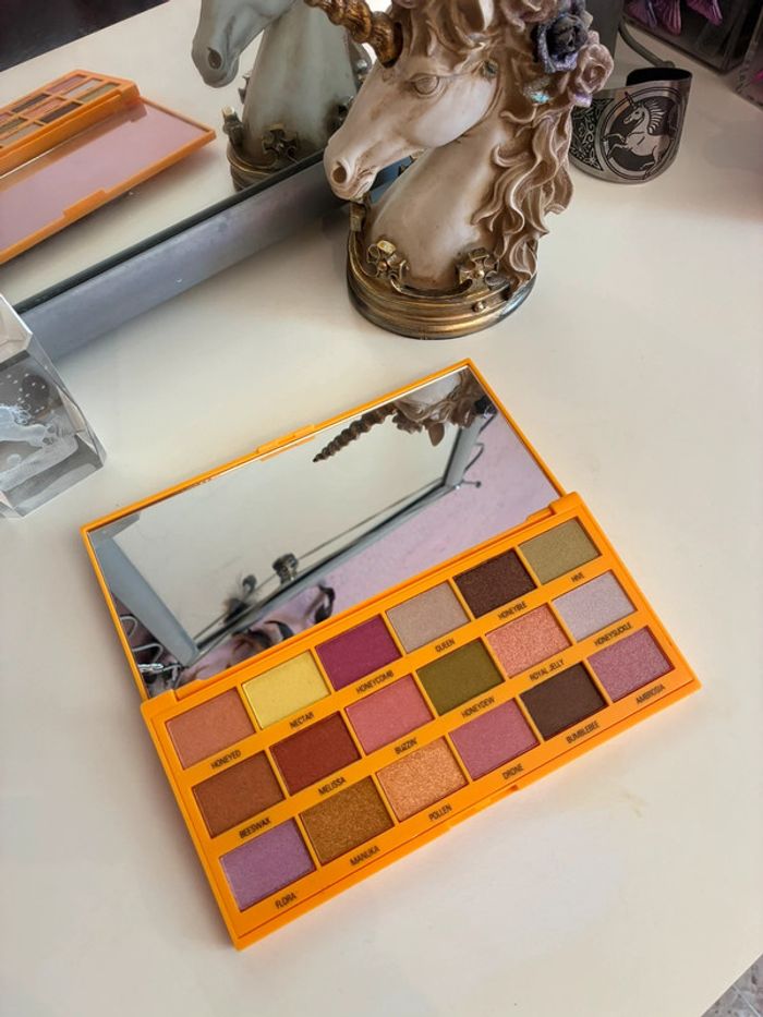 Palette chocolate Honey, 18 fards irisés, Makeup Revolution. - photo numéro 3