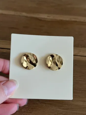 Boucles d’oreilles dorées