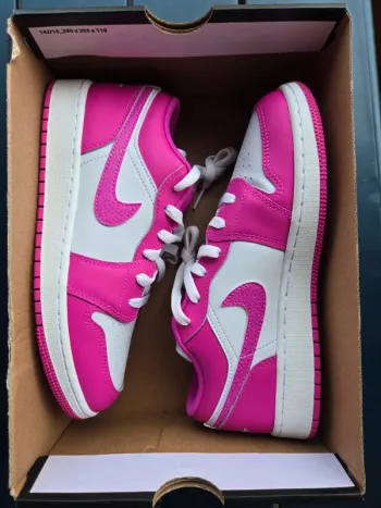 Nike air Jordan 1 low rose fuchsia neuves taille 38,5