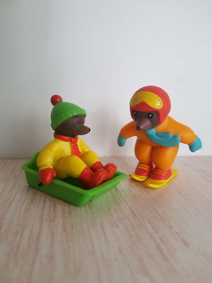 Figurines Petit ours brun et sa famille, bonhomme de neige, piscine, montagne - photo numéro 2