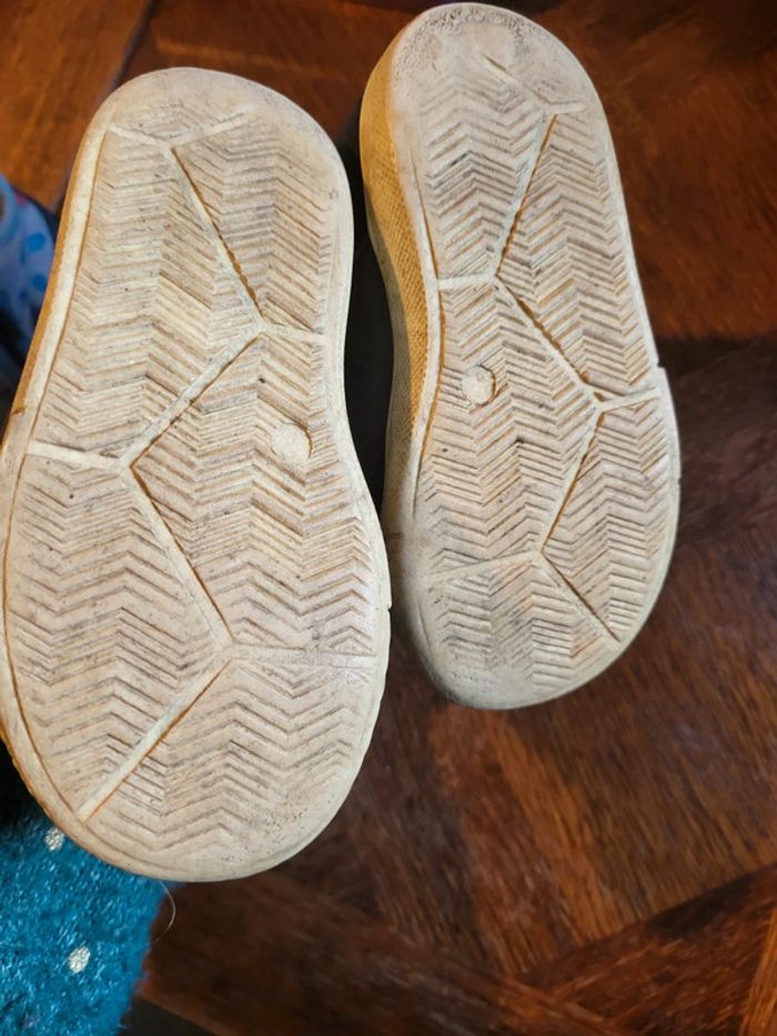 Chaussures taille 23 - photo numéro 3