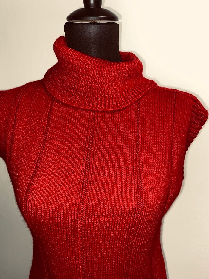 Pull sans manches rouges - photo numéro 2