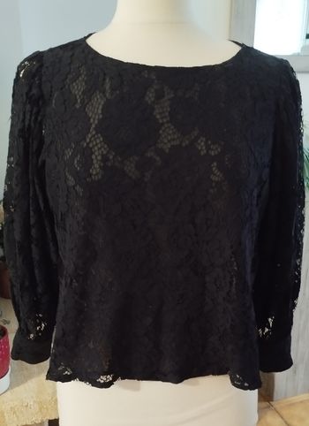 Blouse noire Morgan en dentelle.