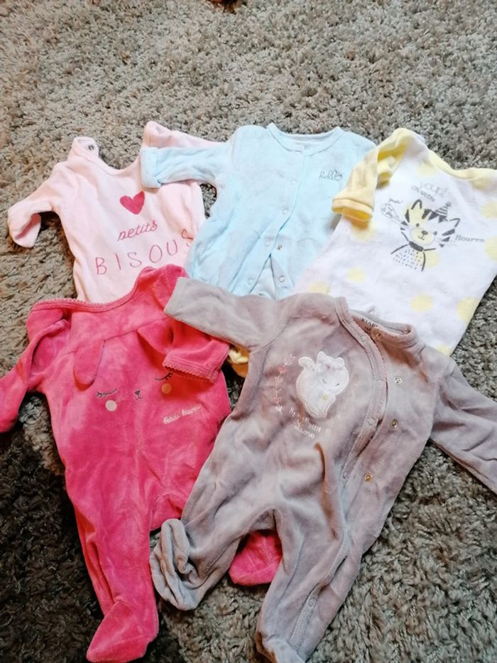 Pyjamas 1 mois. 3 e au choix