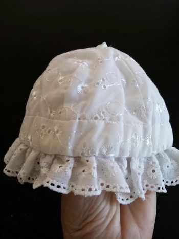 Charlotte fille en dentelle