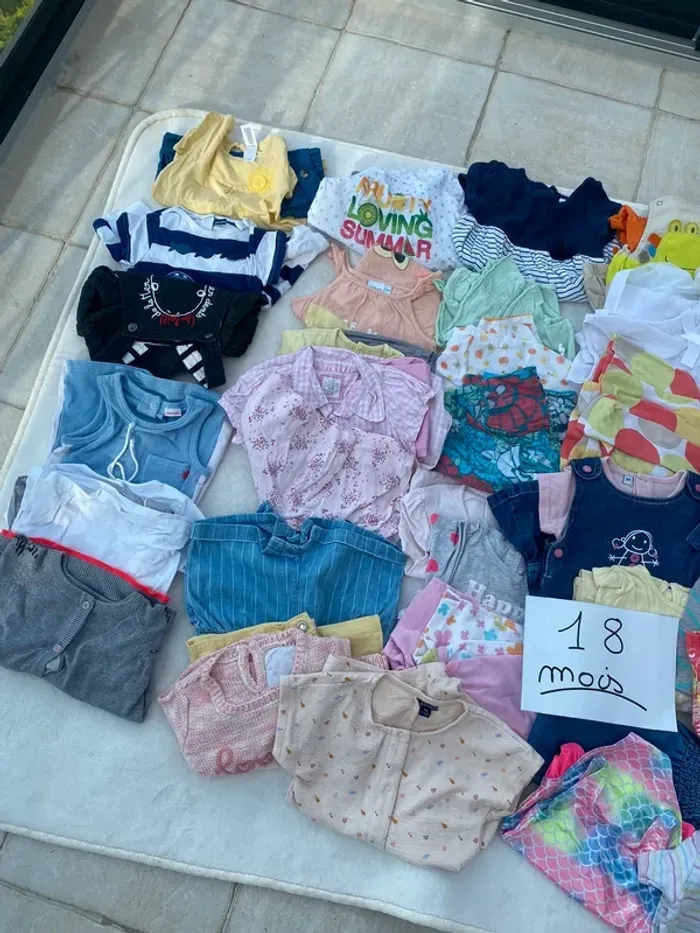 Très gros lot de vêtements 18 mois été 80 pièces - photo numéro 2