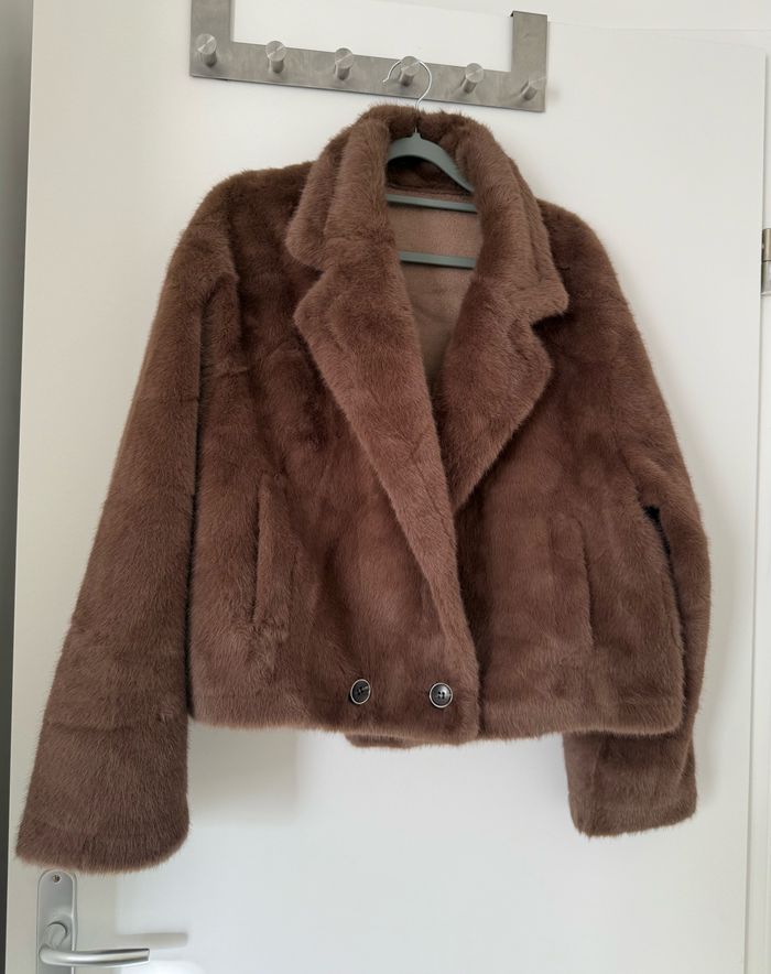 Manteau court en fausse fourrure marron neuf XL