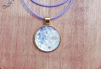 Collier cabochon vintage fleurs mauve