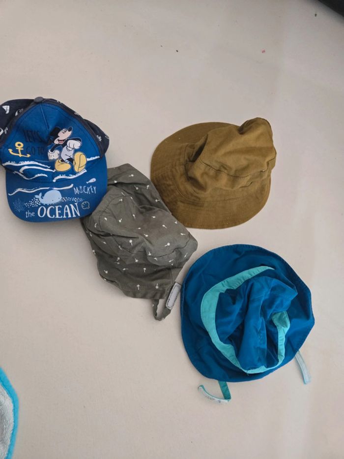 Lot chapeaux et casquettes reglables
