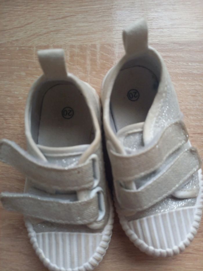 Baskets taille 20 - photo numéro 2