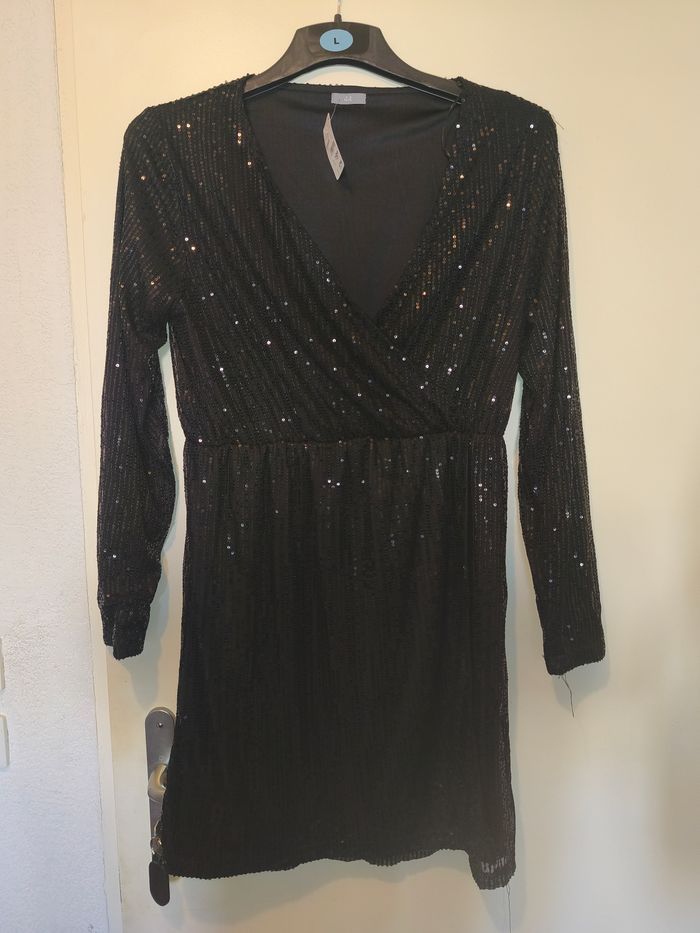 Robe noire paillette - photo numéro 4
